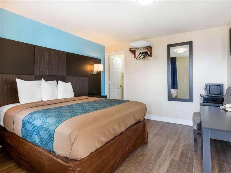 Econo Lodge By Choice - Cape Cod West Yarmouth Exterior photo