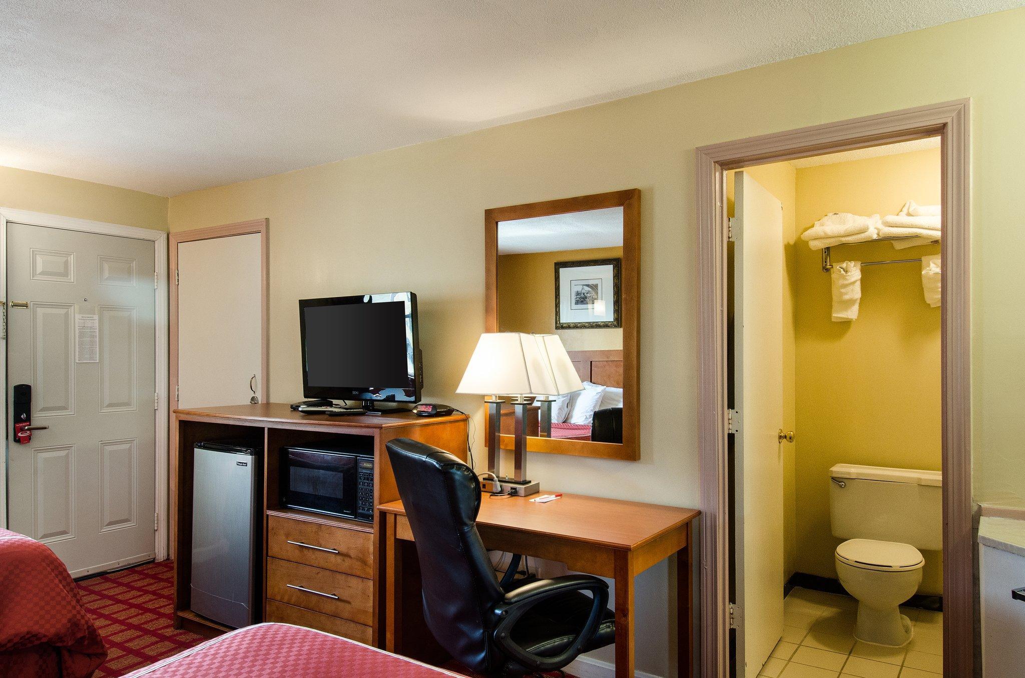 Econo Lodge By Choice - Cape Cod West Yarmouth Exterior photo