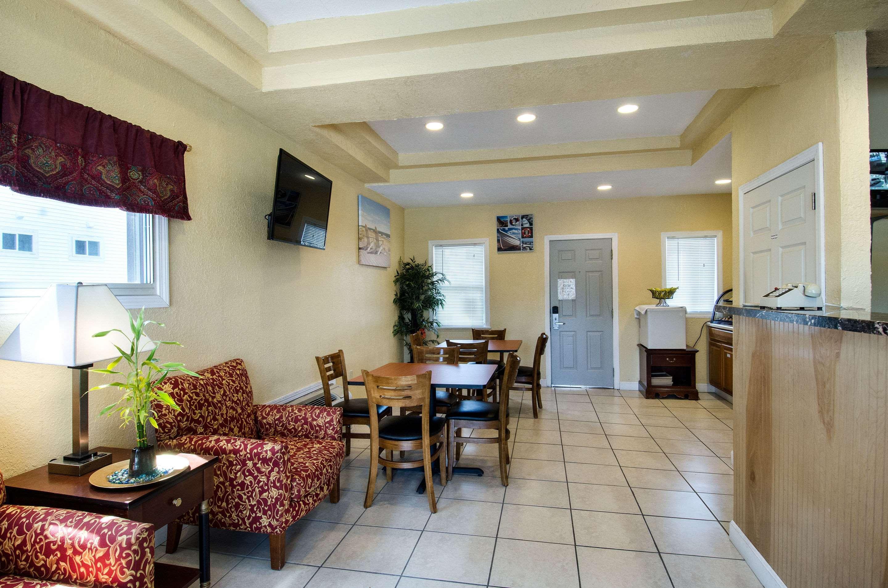 Econo Lodge By Choice - Cape Cod West Yarmouth Exterior photo