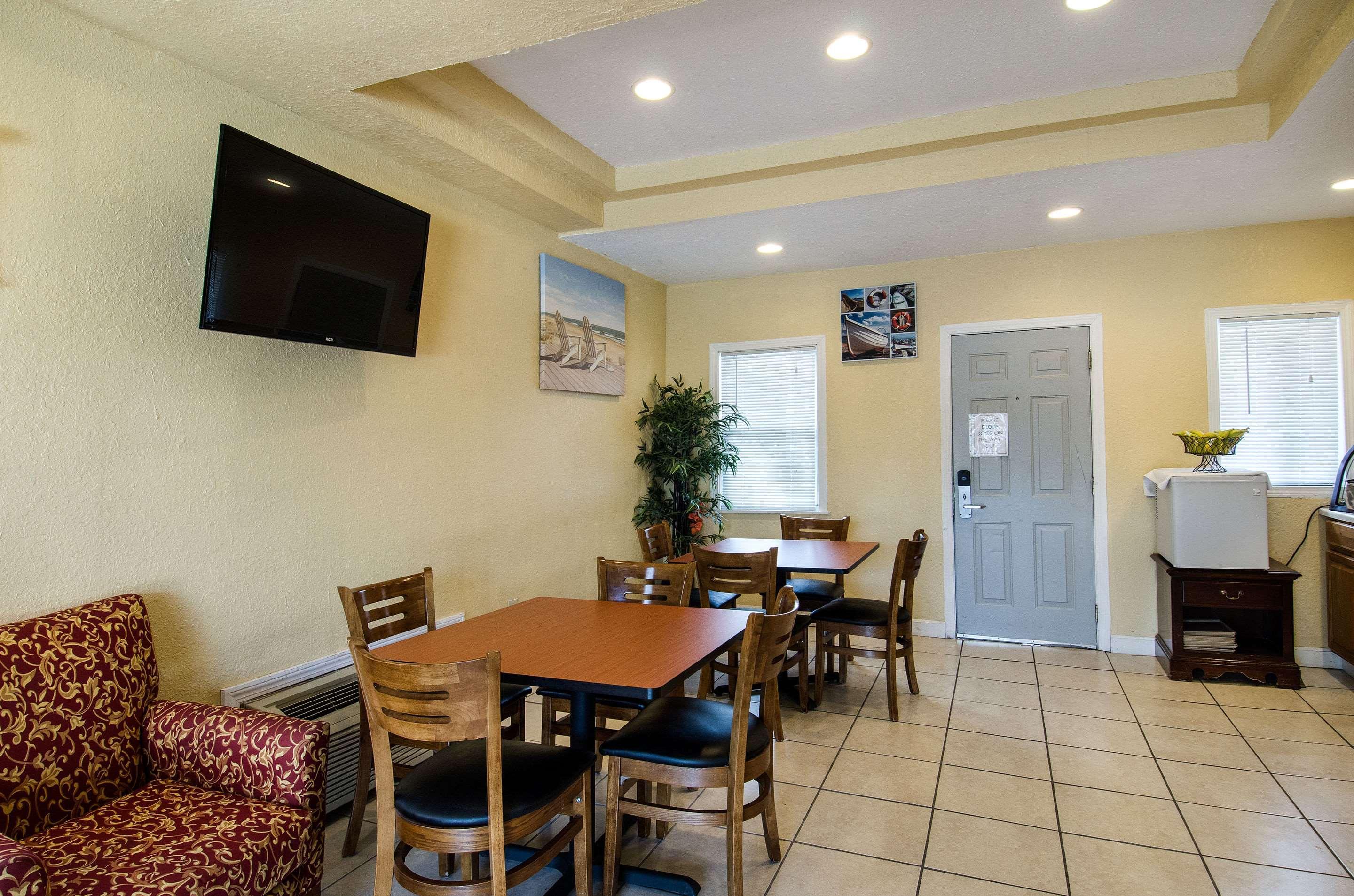 Econo Lodge By Choice - Cape Cod West Yarmouth Exterior photo