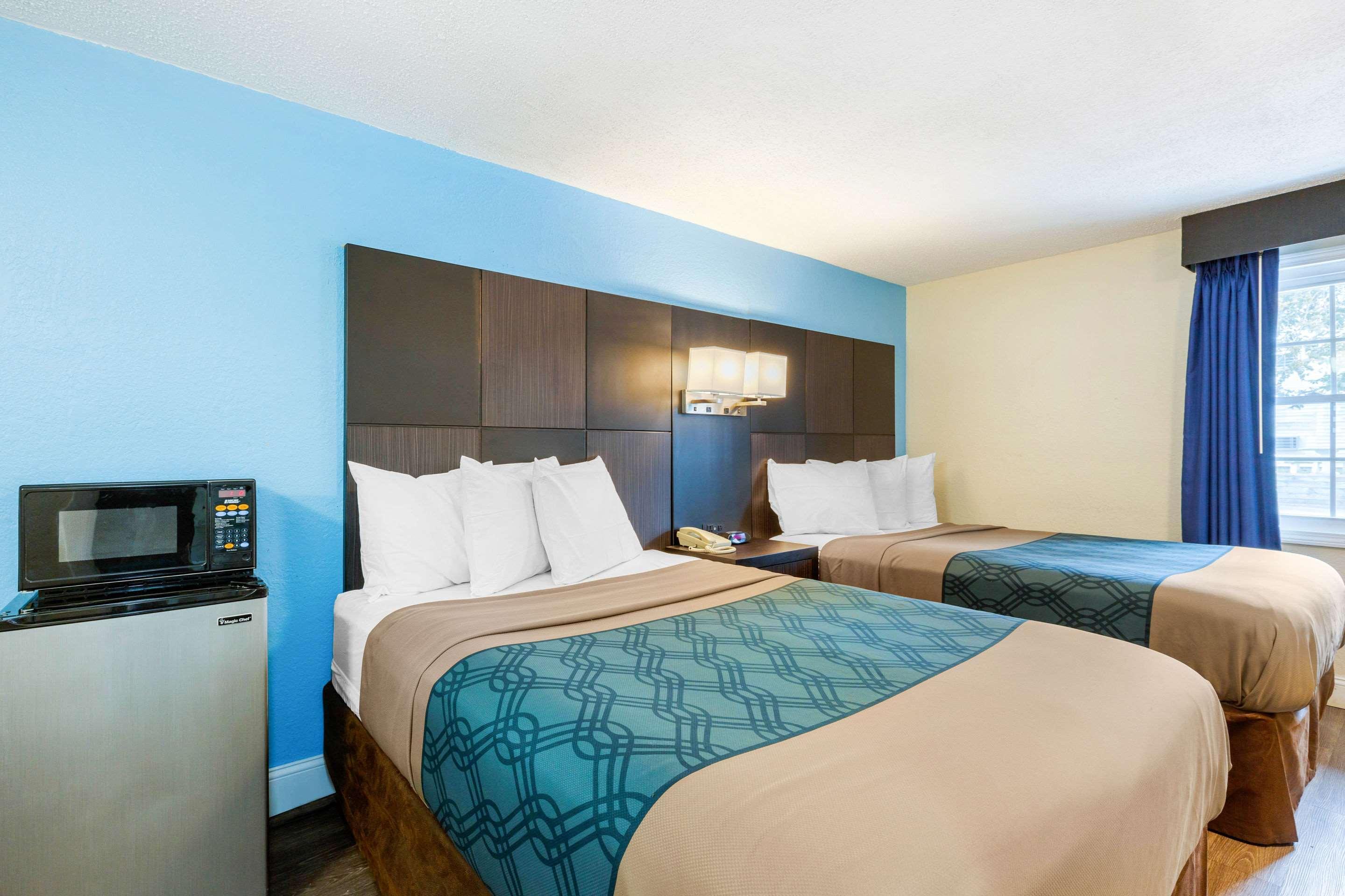 Econo Lodge By Choice - Cape Cod West Yarmouth Exterior photo