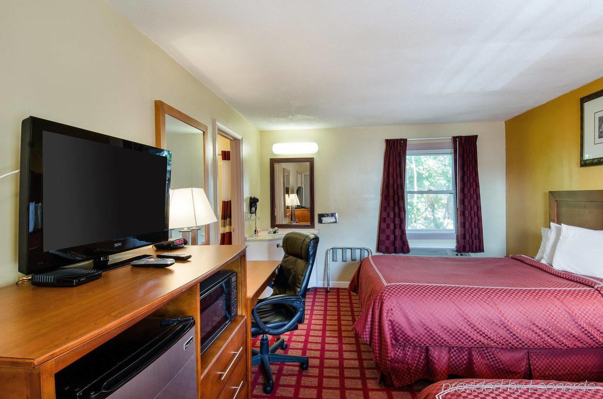 Econo Lodge By Choice - Cape Cod West Yarmouth Exterior photo